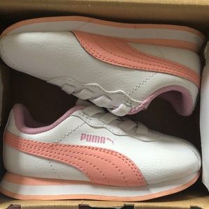 Pink pumas